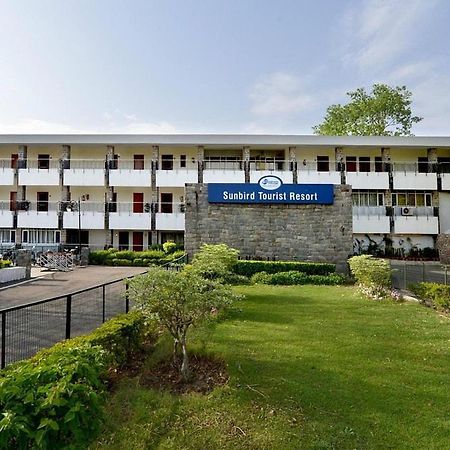 Sunbird Tourist Resort ファリーダーバード エクステリア 写真