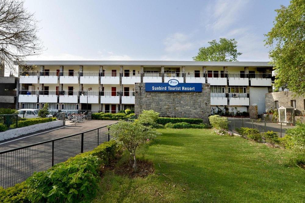 Sunbird Tourist Resort ファリーダーバード エクステリア 写真